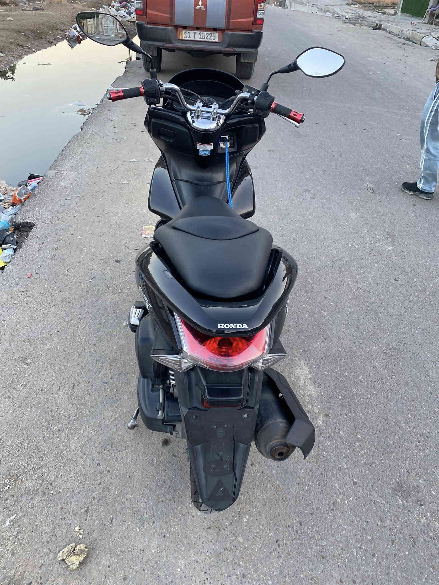 سلام عليكم 
Pcx جيل اول 
ياباني مكينه 125 (jf)
كفاله عامه كفر ومكينه دراجه بالكارتون 
مستخدمه شي قليل 
مال رنبه ماشيه 21 ✅
دراجه مكفوله من الشخط تجي وشوف 👍
العنوان بغداد الرأسه شارع عشرين 
السعر 1750 
***********
