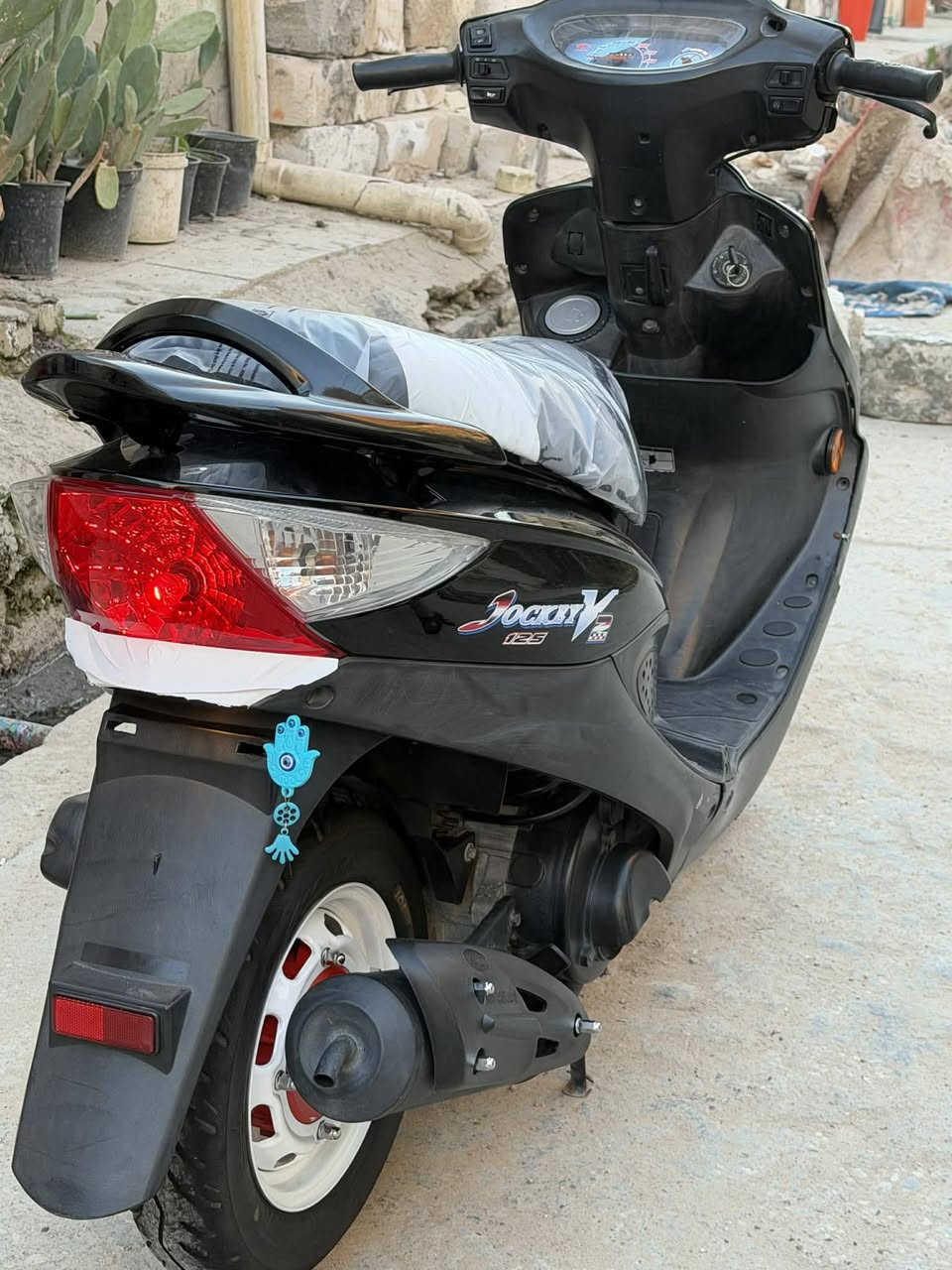 سلام عليكم دراجه كامكو للببع كفالة ب900وبيه مجال بسيط  ***********
