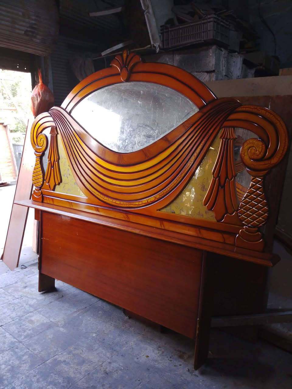 غرفة مستعملة نضيفة جدا كاملة للبيع السعر 500 للأستفسار الأتصال على الرقم *********** او مراسلة الصفحة محل ياسر العنوان بلد سوق المسقف قرب جامع بلد الكبير
