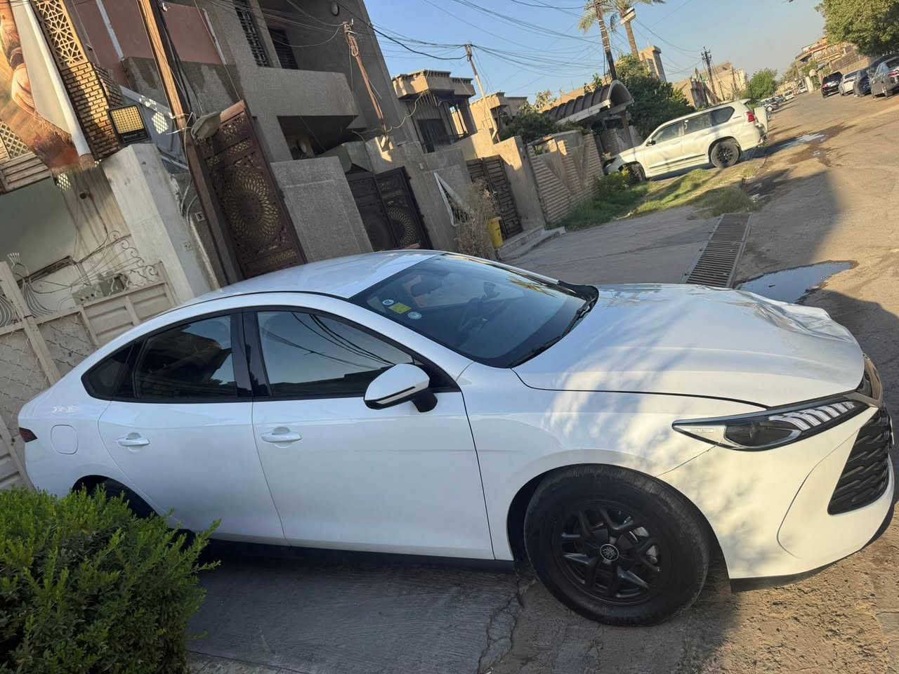 السلام عليكم بي واي دي كن بلاس ٢٠٢٥ ماشية ١٢ الف اربيل باسمي سيارة حيل نظيفة غراضه بعده ممفتوحة وكلهن بالجنطة جديدات بيه حادث بنيد ودعامية مثل ما موضح بالصورة مكاني بغداد الامين 

***********
السعر ب١١٧
