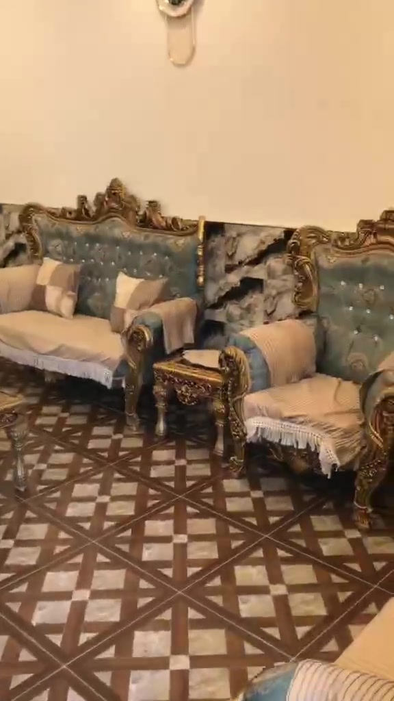 السلام عليكم جبتلكم بيت بسعر مناسب 
 دار البيع /الشعله شارع /60/طابق ونص مساح /100/متر 
الدوالم قبل السجه /مقابيل شارع ابو طيارة 
سعر106وبي مجال للشراي
ثالث دربونه على ايدك اليسار/***********
