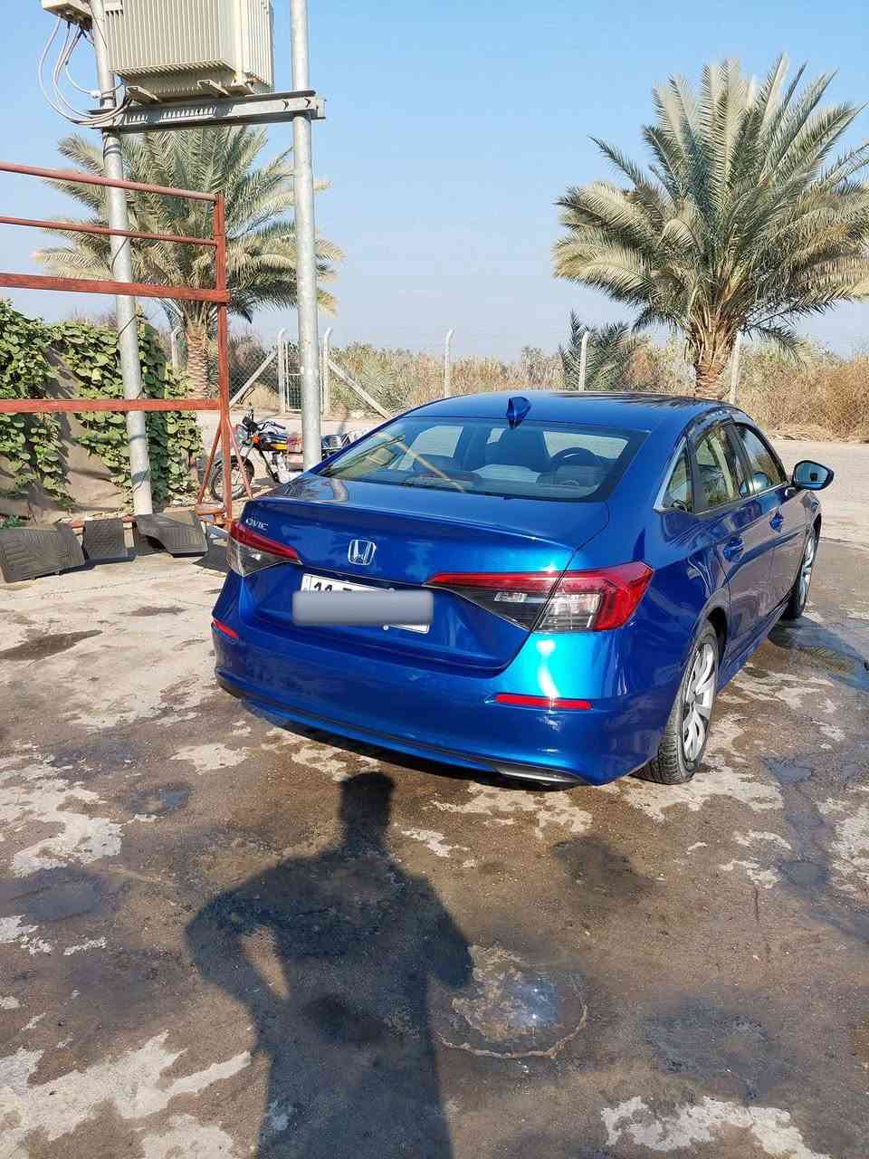 سلام عليكم 
للبيع 
هوندا سيفك موديل 2024 فئة LX محرك 2.0 المرغوب 
رقم بغداد 
السيارة اني استوردتها وصلحتها تصليح درجة اولى لان جنيتها السيارة مو ابيع واشتري .
صارلها سنتين عندي اني المستورد والمالك 
بيها جاملغ الايمن راجع بارد وتبديل بنيد 
حادث حلو 
ماشية 40  الف كيلو مو ميل 
السيارة جاهزة وما بيها نقص من كل النواحي 
مواصفات فئة ال Lx 
بصمة 
سايد بريك كهربائي ( دكمة)
رادار امامي 
تحديد مسار 
توقف ذاتي في حالات الطوارئ
مثبت سرعة تفاعلي 
تنبية في حال الخروج عن المسار 
(سبب البيع ظرف طارئ )
السعر 155وبيها مجال بسيط
مكان السيارة كربلاء 
***********
 متواجد واتساب او خاص
