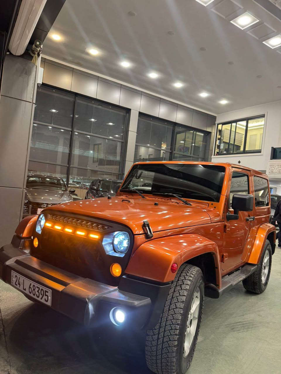 جيب رانكلير موديل 2011 سياره بيها قطعتين و نص بدون ضربه بون داوخل كير وً محرك بشرط و مو مفتوحين سياره ماشيه 200 الف و سياره سته سلندر سقف بوكس قبات موسفات رقم و سنويه جديد لي 2030 سياره كل شي بشرط سعر سياره 135 و مجال *********** دهوك, العراق
