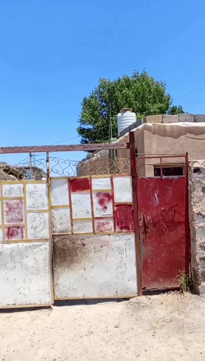 السلام عليكم بيت اللبيع مساحه 1000 جنس الأرض زراعي منطقة سكنية ويوجد كافة الخدمات (ماء كهرباء طريق مولدة سحب سوق) السعر 47  العنوان بغداد _تاجي _ قرب من مطعم خيرات الرحمن سوق تاجي اقرب نقطة دالة مدرسة السرور  *********** / ***********
