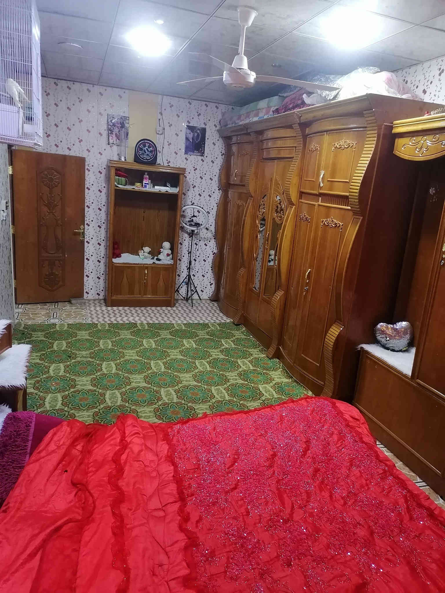 دار للبيع الجمعيات حي الخليج العربي م الرابعة قرب شارع بغداد قريب عن ساحه خدمات ثالث بيت عن المدرسة والروضة الشارع كله ٦ بيوت وجيران مثقفين
مساحه الدار ٢٢٠ الواجه ١١ والنازل ٢٠
غرف كبار وغرفه سويت ٤ صحيات كراج يتسع سيارتين
الاستفسار اكثر ***********
