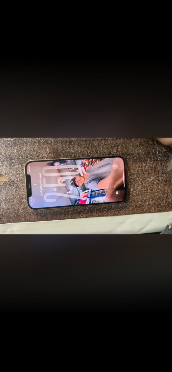 السلام عليكم 12برو ماكس للبيع 
ذاكره 128
بطاريه79
ما داخل صيانه بس بي مشكله وحده الكامره لأماميه عطلانه مكسوره 
رايده250قفل ربع ما ينزل
التواصلفقط واتساب***********
