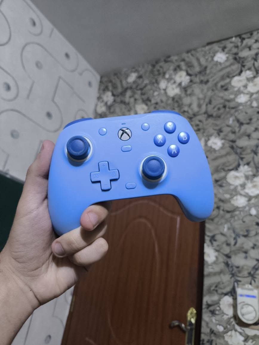 السلام عليكم 
Gamesir g7 se لون ازرق للبيع
جميع الملحقات متوفرة (ما عدى اشتراك القيمباس)
السعر 20 الف استعمال قليل ونظيفة
موقعي بغداد حي العامل ماعندي توصيل 
التواصل علرقم *********** بغداد, العراق
