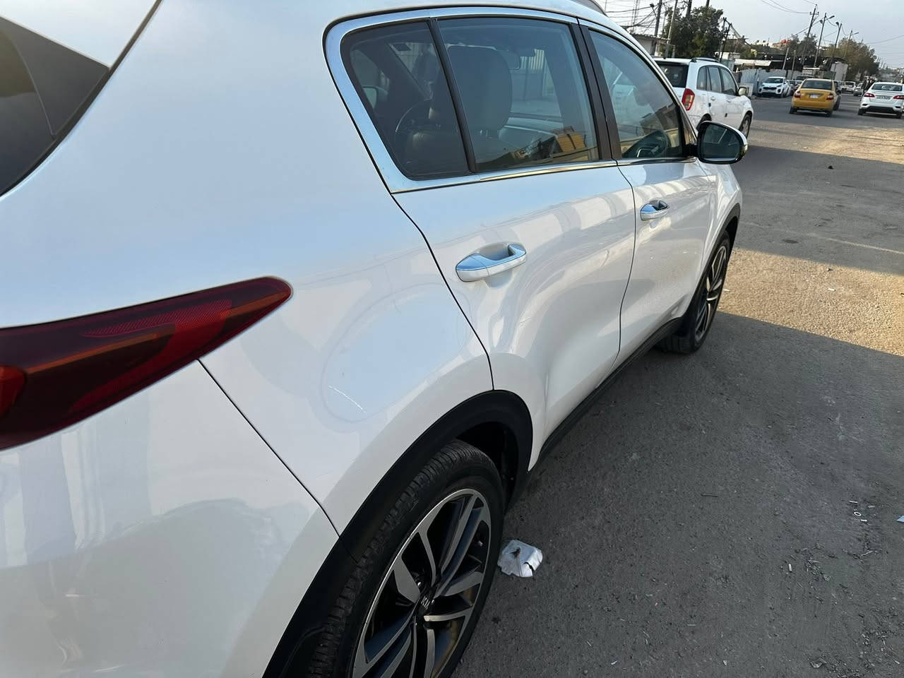 🚗 للبيع – كيا سبورتج خليجي موديل 2019 🚗

✨ سيارة نظيفة جدًا وجاهزة للاستخدام، لا تحتاج أي مصروف.

✅ موديل 2019 – رقم بغداد الجديد
✅ محرك 2000 CC
✅ عداد 99 ألف كم فقط
✅ هزة جديدة
✅ سنوية نافذة لغاية 2030
✅ تبريد أمامي وخلفي (قطعتين)
✅ شاشة أندرويد تدعم Apple CarPlay
✅ مرايا شفط
✅ حساسات أمامية وخلفية
✅ داخلية بيجي

🔹 الحالة الفنية:

* كير ومحرك بحالة ممتازة وما مفتوح برغي.
* السيارة بدون حوادث وبدون تبديل.
* توجد خدوش بسيطة جدًا 
💰 السعر: 18،300 دولار
📌 السعر قابل للتفاوض.

📍 الموقع: بغداد – شارع فلسطين

📞 للاستفسار: ***********
