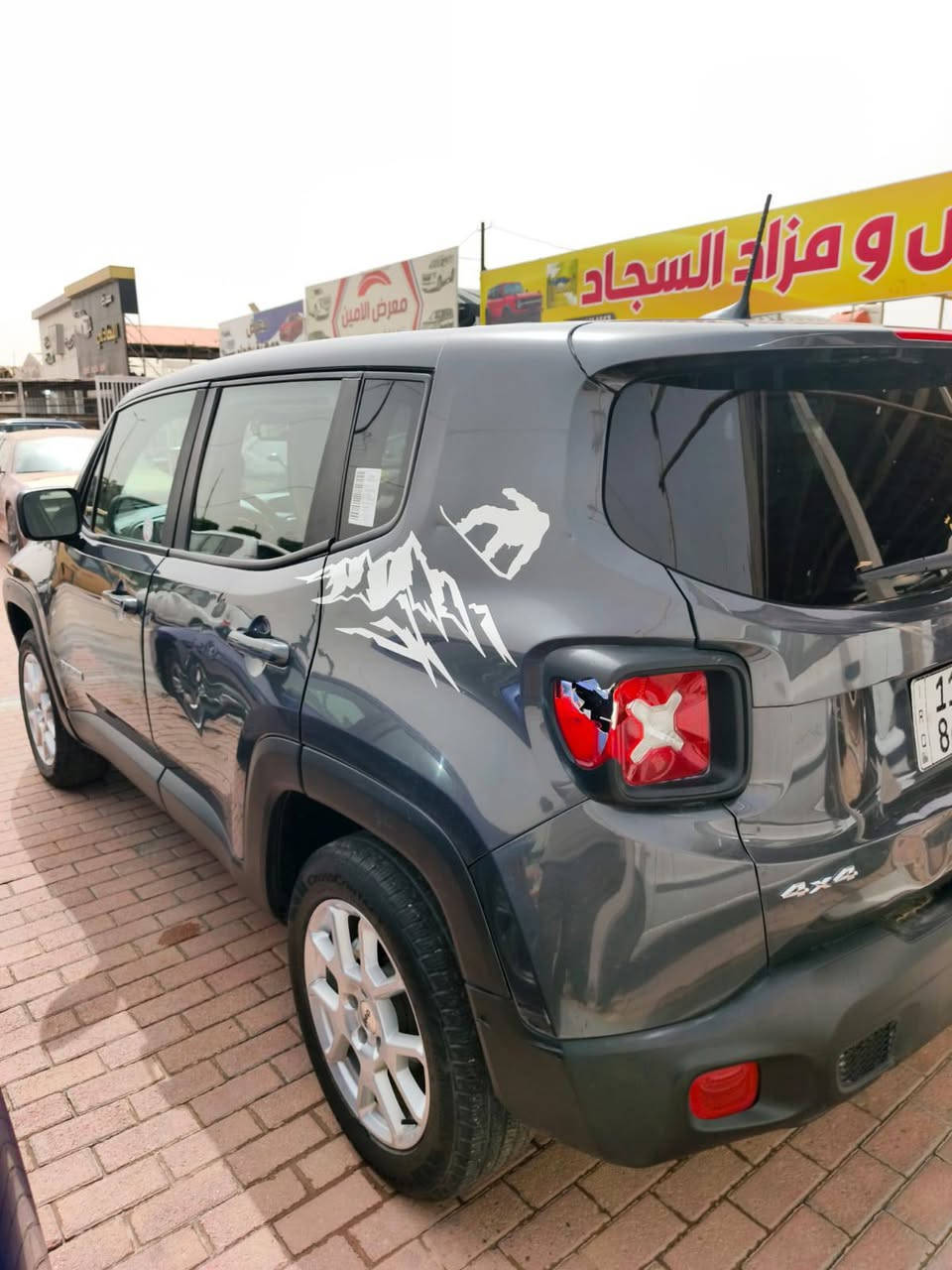 السلام عليكم
جيب رينجيد 2023 للبيع او مراوس بسيارة كوري 
فول ماعدا الفتحة رقم بغداد الدولي الجديد 
فور ويل رادارات ونقطة عمياء بصمة وهندبريك دكمة اوتو هولد وتحديد مسار تخم تاير جديد صدر جيد جدا
ماشية 12 الف ميل يعني 20 الف كم 
سيارة جديدة وحلوة وناعمة مكينة 1300 تيربو مبدل بيها كازكيت سعرها 134 وبيها مجال مكانها بغداد المحمودية للاستفسار *********** او ***********
