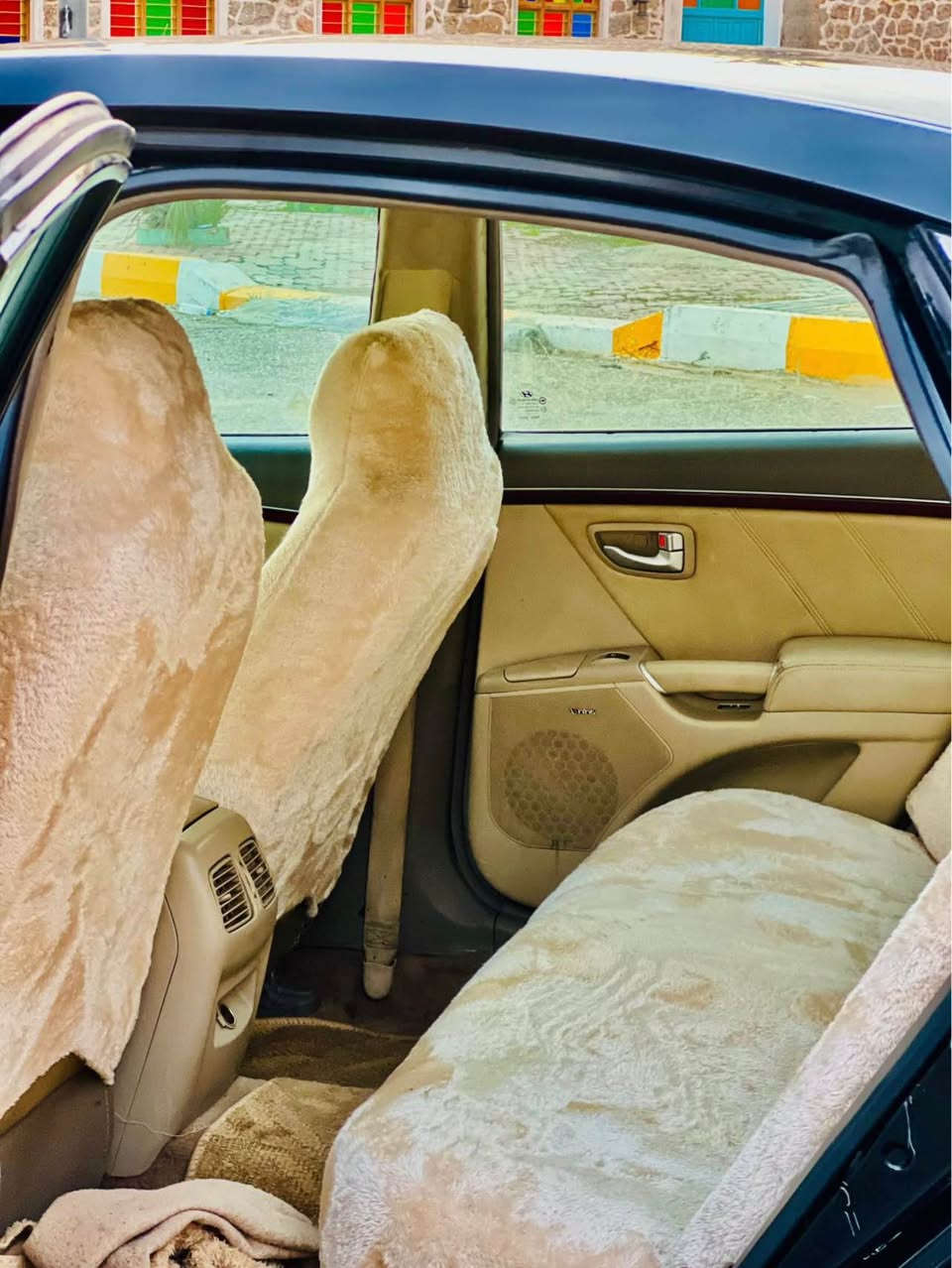 ئةزيرا مؤديل ٢٠٠٧ گيرو مةكينة بةشةره ت تةقةو ره قة بةشةره ت تةبريد ساردو گةرمة بةشةره ت چوار تاى لوك لةژيريتى و كوشن كاره باية و تةبريد لة مسةو سؤكان ڤؤليؤمة و شاشة ئايبةتة و سلايت و ناوه زه رده و ئاوينة ئيشرات و فول فول تةنها بةسمة نية و سقفةى وه ك شووشة لاشةى وه ك شووشة سةياره ى مال لوك لوك 
سعره ٣٨وه ره قة 
*********** كيفري, ديالى
