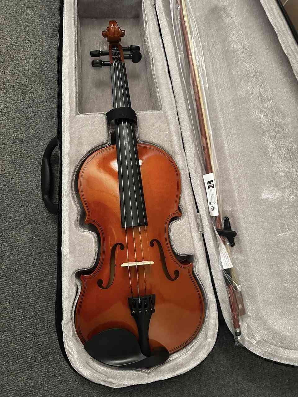 للبيع كمان جديد استخدام يوم فقط
سعر: ١١٠ الف 

متوفر توصيل 🚚


**إذا كنت صاحب هذا الإعلان وتريد حذفه لأي سبب، رجاءا أرسل رسالة إلى الدعم الفني**