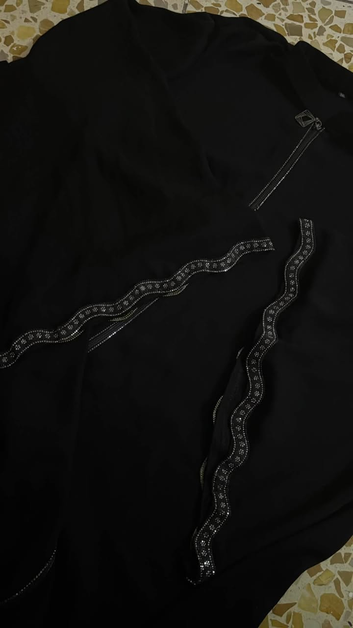 بنوتات عندي هاي الجبه جديده مملبوس ابد
وسعرها مناسب كلش 🖤.
قياسها 48 وتتحكمين بيها بلحزام 
تردين تخصريها او ترديها عريضه 
وموجود توصيل لكل المحافظات


**إذا كنت صاحب هذا الإعلان وتريد حذفه لأي سبب، رجاءا أرسل رسالة إلى الدعم الفني**