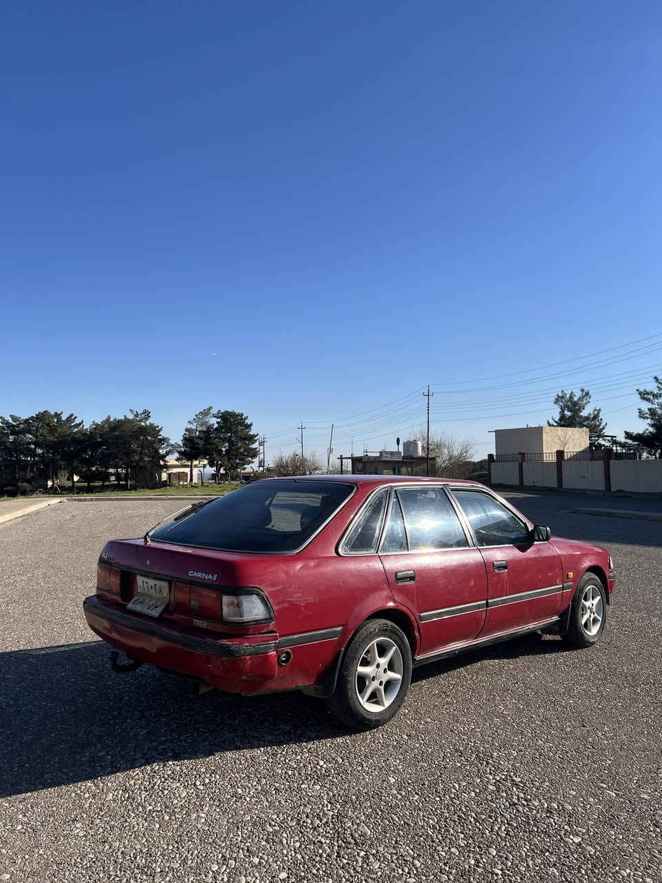 سلام عليكم 
سيارة كارينا موديل 1991 السيارة مثل ما مبين بالصور مستعجل بالبيع كير و محرك و تحويل شرط كير و محرك كورولا السيارة بيها شوية مصرف سنويتها 2026/3/3 يعني خلصت بس تجددها ما عليها غرامة تأخير سنوية بس عليها غرامة 130 الف تنزل من السعر السعر 27 وبيها مجال (مكان السيارة دهوك/عقرة).
للتواصل*********** الرقم بي واتس اب هم،
تحياتي...
