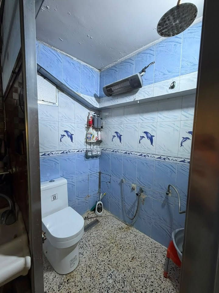 🏠 دار للبيع في بغداد - حي الجهاد طابو صرف
> 📐 المساحة: 200 متر
📏 الواجهة: 10 متر | النزال: 20 متر
📍 الموقع: حي الجهاد - منطقة الألفين
> المواصفات:
✔️ كراج سيارة + حديقة
✔️ مطبخ عدد 2 الارضي(حار وبارد)
✔️ 3 حمامات
✔️ سويت عدد 2
✔️ صالة استقبال كبيرة
✔️ مخزن +غرفة نوم ارضية 
> 💰 السعر: مناسب جداً بسعر قطعة ارض مستعجل على البيع
📞 للتواصل والاستفسار: ***********
