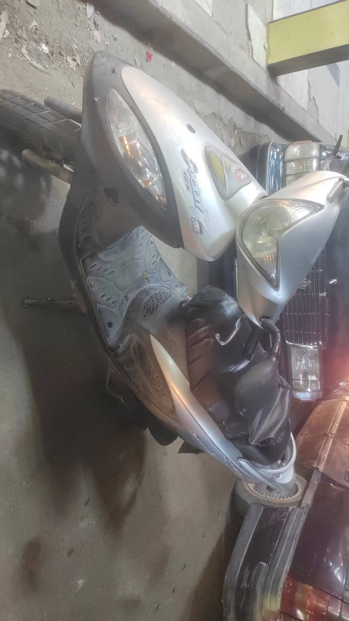 السلام عليكم ورحمة الله وبركاتة
في تو ممفتوحه موديل ٢٠١١ كلشي شغال بيها
مكان نجف خان المخضر او حي السلام سعرها ٨٥٠ وبيها مجال قليل الي يحب يتواصل وياي رقم ***********
