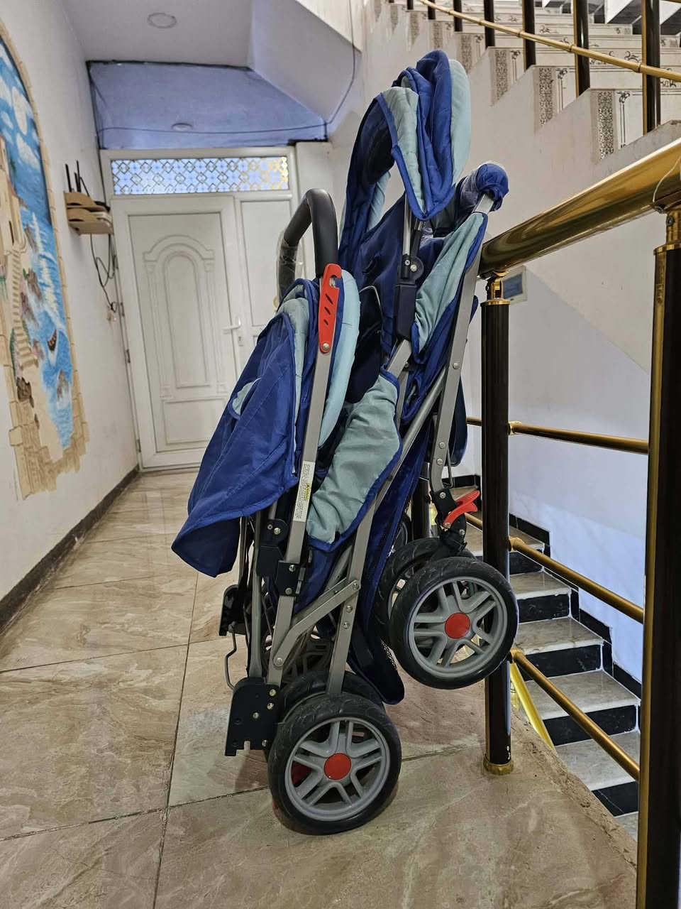 عربانة توأم للبيع جديده استعمال قليل جدا .. 
نوعية قويه ماركة GK الاصليه .. السعر ٦٠ الف 
مكاني بغداد _السيدية .. التواصل على الخاص وايضا هذا الرقم 
***********
