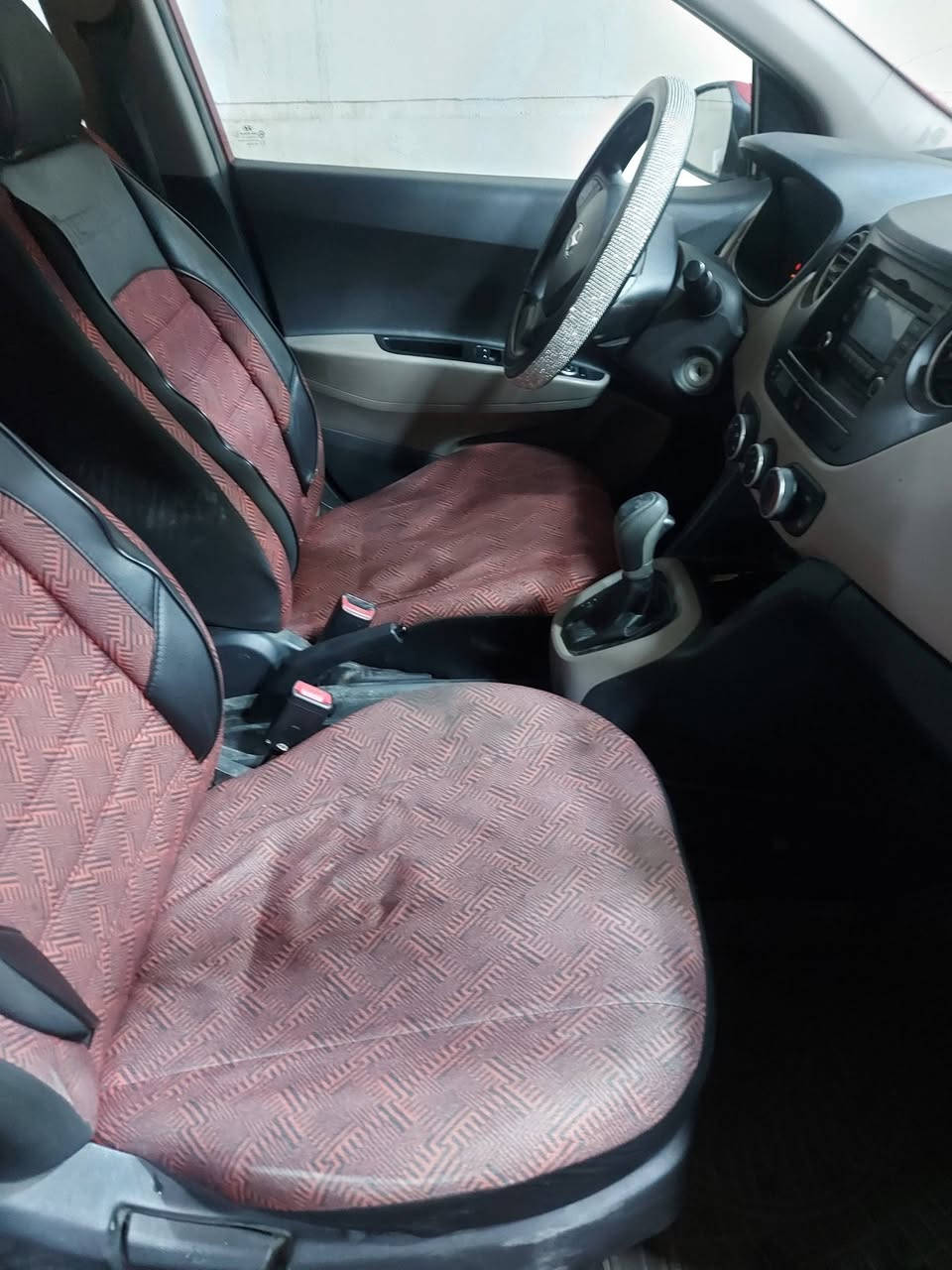 السلام عليكم سياره i10 موديل ٢٠١٥ خليجي مابيها اي ضربه ولاصبغ السعر ٩٠ورقه المكان السيديه لاستفسار الاتصال ع رقم ***********
