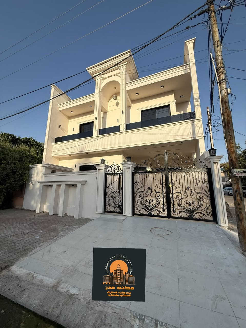 🏠دار صفر بناء حديث
   موقع مميز للبيع
~~~~~~~~~~~
البيت فول فول✔️
نظام دكت سقف مغربي✔️
دبل جام المنيوم✔️
~~~~~~~~~~~
طابو ملك صرف✏️📋
~~~~~~~~~~~
📐المساحه:150 ركن 
📐الواجهة :10. ركن 

~~~~~~~~~~~
📍الموقع : حي عدن مقابل حديقة سمايلاند 
#شارع 20م 

~~~~~~~~~~~
💸السعر :علق تم يوصل السعر
~~~~~~~~~~~
يحتوي الطابق الاول على:-
 غرفة نوم + استقبال + هول + مطبخ حار بارد + الترك + كراج + ~~~~~~~~~~~
يحتوي الطابق الثاني على:-
هول +صحيات + 
٣غرف نوم:
~~~~~~~~~~~
~~~~~~~~~~~
للاستفسار اكثر الاتصال على
***********📱
~~~~~~~~~~~
نستقبل جميع العروض 
🏠السكنيه  🏛️التجاريه
مكتب عدن بدايه سايدين عدن مقابل مجمع جوهره
