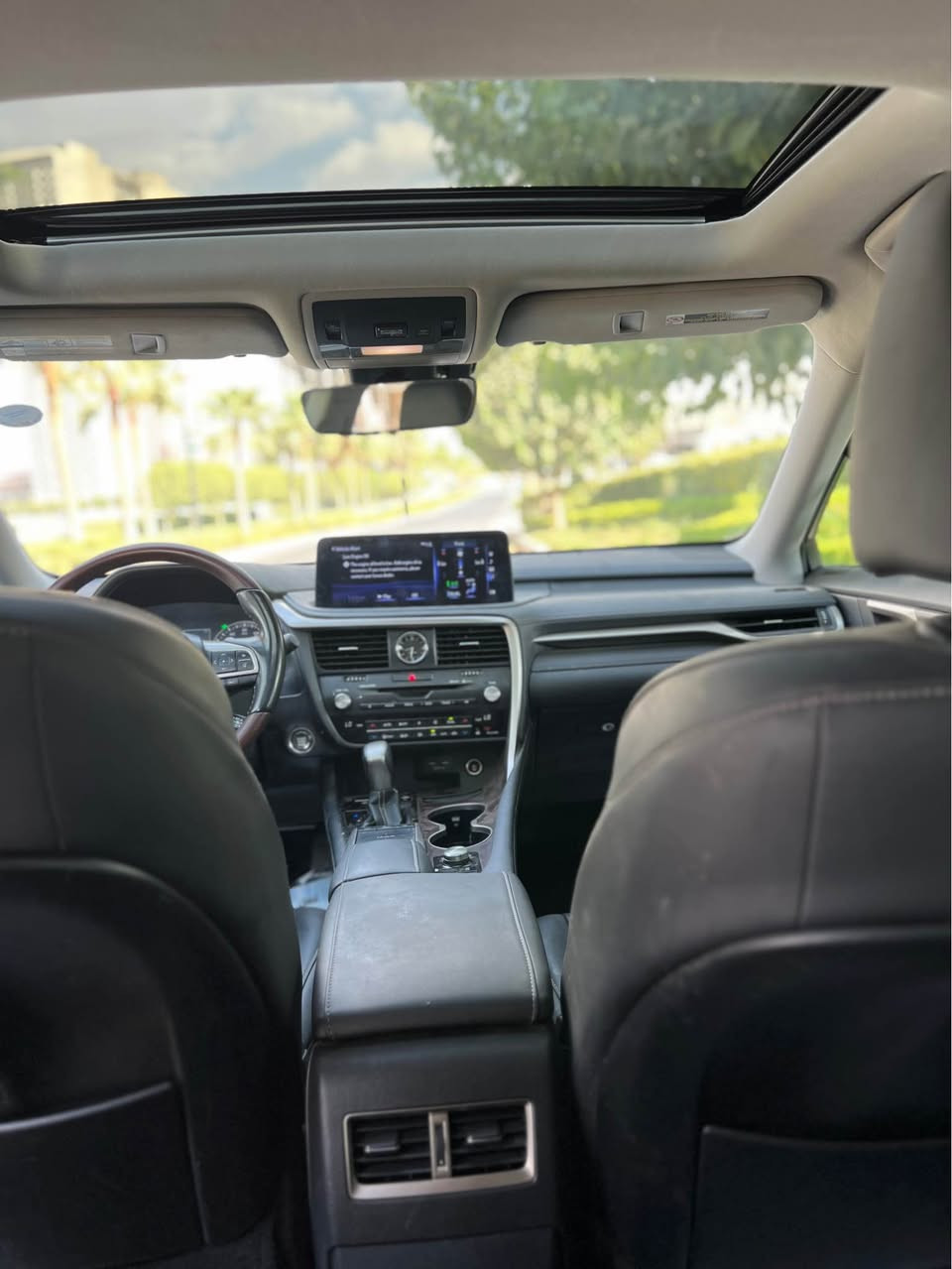 -لێگزز RX350  مۆدێل 2022  فول مواسەفات سعری 310وەرەقە ، مەکینە ٦ پستۆن و تۆربۆ، ژمارە هەولێر
-رەنگی :ماڕۆنی 
 -دوو پارچە سبغە
-17هەزار ڕۆشتوە
-ژمارە موبايل: ***********
-ژمارە موبايل: ***********
-ناونیشان: هەولێر أربيل, العراق
