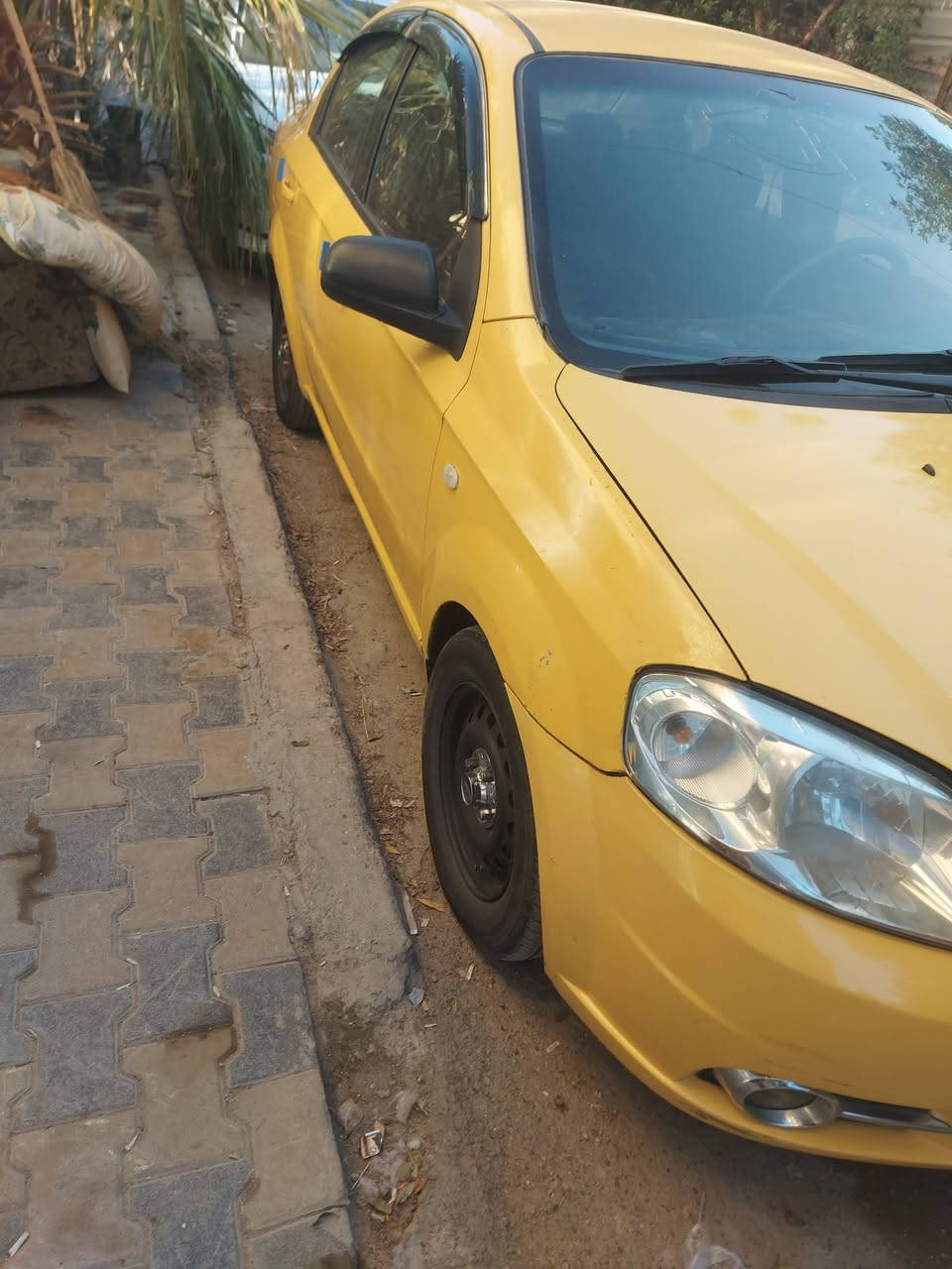 السلام عليكم افيو موديل ٢٠٠٨  كير اوتو وارد امريكي ضررها فقط بنيد مبدل كير ومكينة خير من الله تبريد شغال مكينة اوبترا كل كهربائياتها شغالة 
العنوان بغداد الشعلة 
***********  ابو ريان  
السعر((((45)))) وبيها مجال قليل ترهم مراوس حسب القناعه حتى لو سيارة أغلى منها
