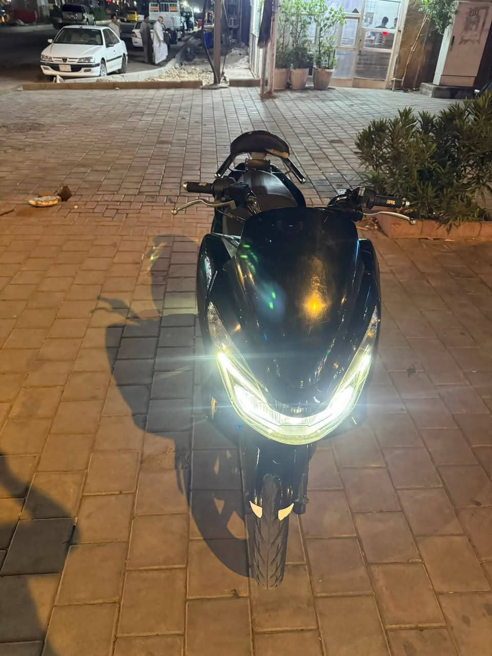 السلام عليكم لبيع Pcx جيل الثاني حجم مكينه 150cc  درجه مكفوله مكينه وكهربائيات وكفر اصلي  فقط بيهه ملاحضيات بسيطه بل كفر وباقي مكفوله عامه شلعه ومعدل يشك تبليط السعر 12ونص وبيهه مجال  المكان بغداد مدينة الصدر  رقمي ***********

