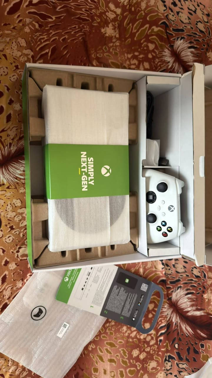 السلام عليكم 

شباب عندي جهاز إكس بوكس سيريس إس (Xbox Series S) نظيف حيل وبحالة ممتازة استخدام خفيف  الجهاز ما مفتوح ولا مصلح نهائياً ومكفول
 الأغراض التجي وياه:
الكرتونة الأصلية: كاملة وية كل كتيباتها وأوراقها.
الوايرات: واير الباور الأصلي وواير الـ HDMI ماله الأصلي.
الجوستك (اليدة):   الأصلية مال الشركة  وبدون أي مشاكل 
ستاند DOBE أصلي: ستاند تبريد مخصص للجهاز بيه فانات تبريد ومكان لشحن اليدات  بشكل مرتب وبطاريتين
الجهاز والملحقات كلها مصفطة ومغلفة بالباكيت مالتها مثل ما طالع بالصور يعني كأنما دا تفتح جهاز جديد.
السعر: 500
 المكان: الديوانية.
ما اعتقد اكو بنظافتة بالسوگ حاليا


**إذا كنت صاحب هذا الإعلان وتريد حذفه لأي سبب، رجاءا أرسل رسالة إلى الدعم الفني**