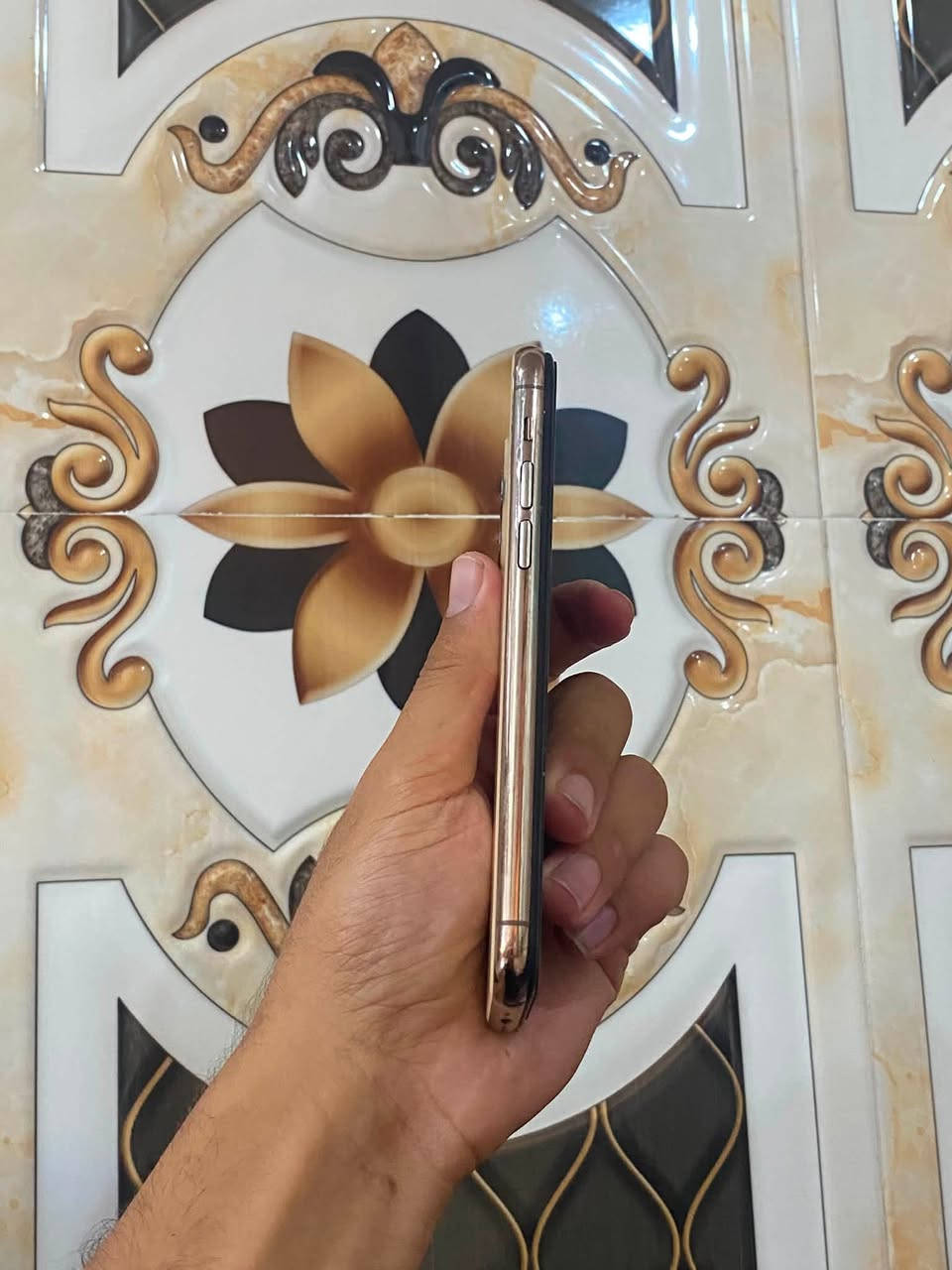 ايفون 11برو جهاز نضيف للبيع بطاريه 100سعره ٢٠٠بيه مجال ويرهم مراوس ***********
