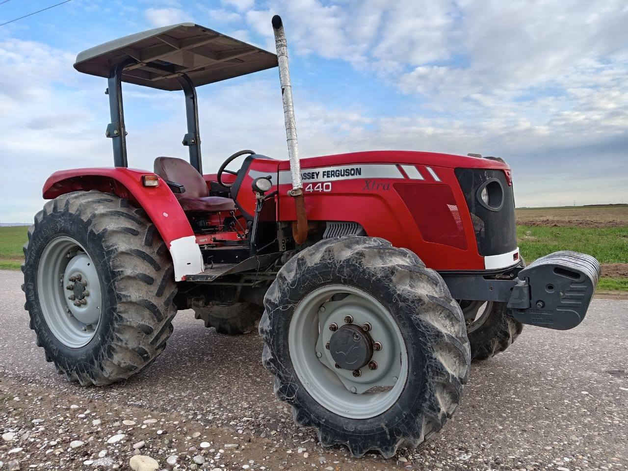 ترڪتر برازيلي  للبيع حجم 440 مشتغل 4000 ساعة موديل 2016 مڪانها اطراف قضاء الطوز  مڪلف بالنشر فقط لاستفسار الاتصال بالرقم  .. ***********
