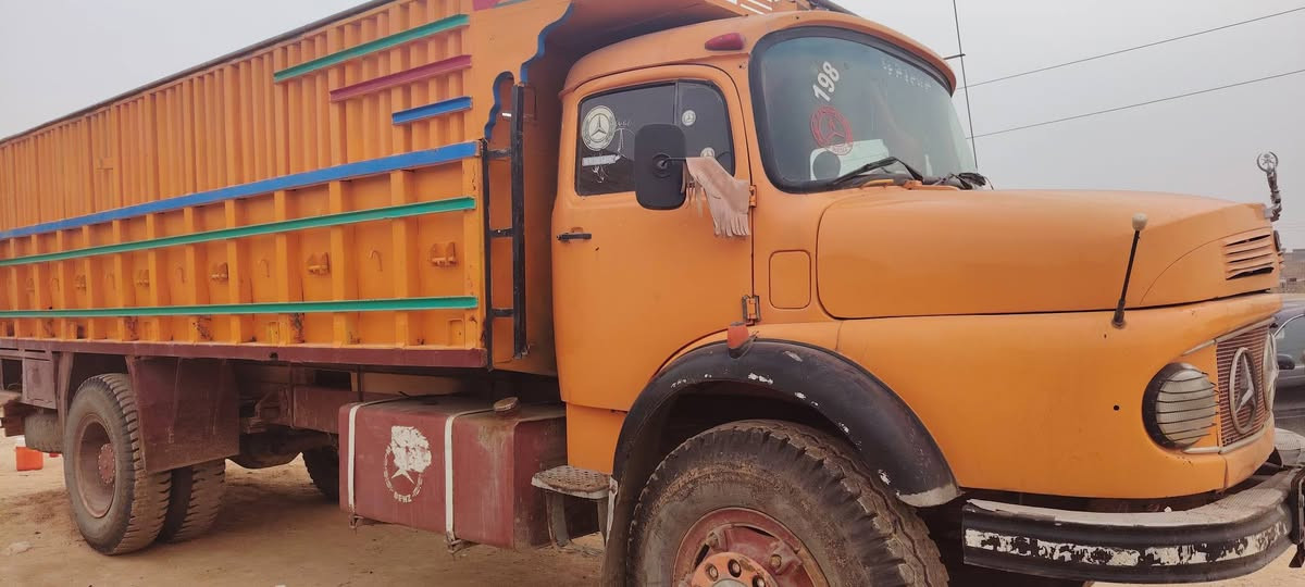 مارسيدس 79 مصبوغه عام ومحدثه 81 رقم بغداد اصفر شرط التحويل كير محرك اكسل شرط شاصي كلاب طويل العنوان الانبار قضاء حديثه للاستفسار ***********
***********
