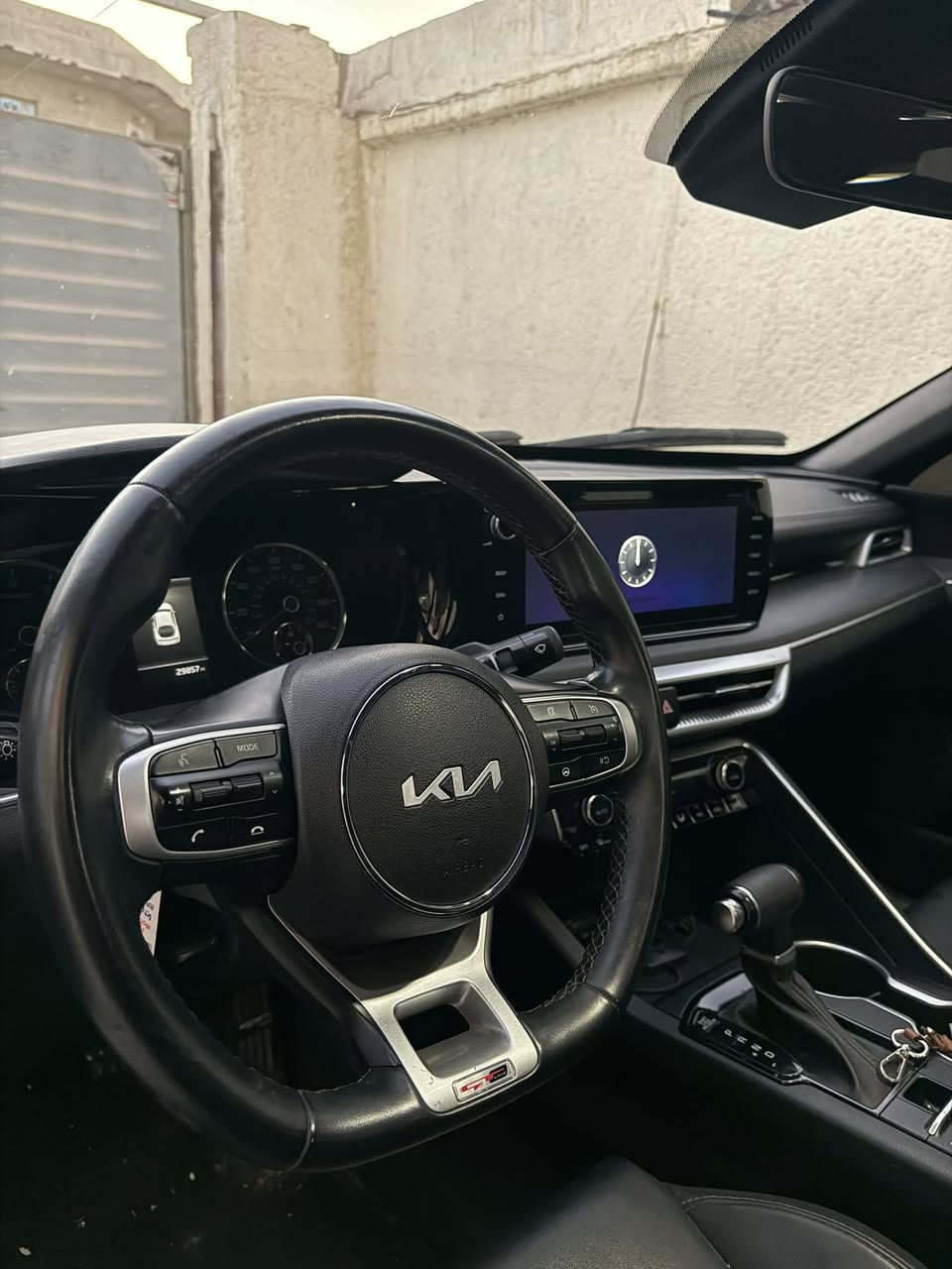 GT LINE. K5 موديل 22 للبيع
السعر 160$ 
بيع او مراوس حسب القناعة 
  
فول 
مواصفات عدا الفتحة 
شاشه كبيرة
شاشه اعطال 
كير At 8 نمر
ترحيب عن بعد 
صندوق ذكي 
كشنات كهرباء
محرك 1600 توربو
مضخم صوت 
رادار امامي خلفي 

اربيل وكالة ب اسمي 
للأستفسار اكثر ***********
