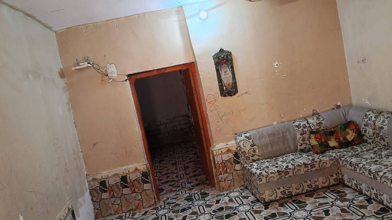 بيت للبيع 200متر  ناصريه حي اريدو قرب مستشفى المعوقين كامل خدمات ماء كهرباء مجاري مولد انترنيت الوطني  تبليط بلباب حديقه اطفال مدارس 
البيت بناء قديم 
السعر 150بيه مجال الشراي ياخابرني 
***********
