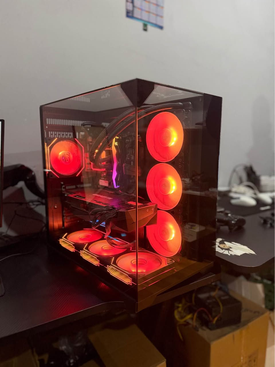 Gpu :rtx 3080 ti gigabyte 12gb 3*fan 
Cpu :R5 7600
Ram :16 GB T force 6000mhz nwe 
Bord :b650m-pro msi 
Cooler :liquid cooler 3 fan 360 mm cougar nwe 
Hard :512 m.2 ssd 
Power suplly : xigmatek 850 +80 plus gold 
Case :3* shasha nwe 

کەیسێکی گەیمینگی زۆر زۆر بەهیز بۆ هەموو کارێک دەبێت بە تایبەت گەیمینگ و دیزاین 🔥
وەک نوێ وایە 
نرخی دوو ملیۆن 
سعر ملوینین 
گەیاندن بۆ هەموو شوێکێک هەیە 
***********
*********** أربيل, العراق
