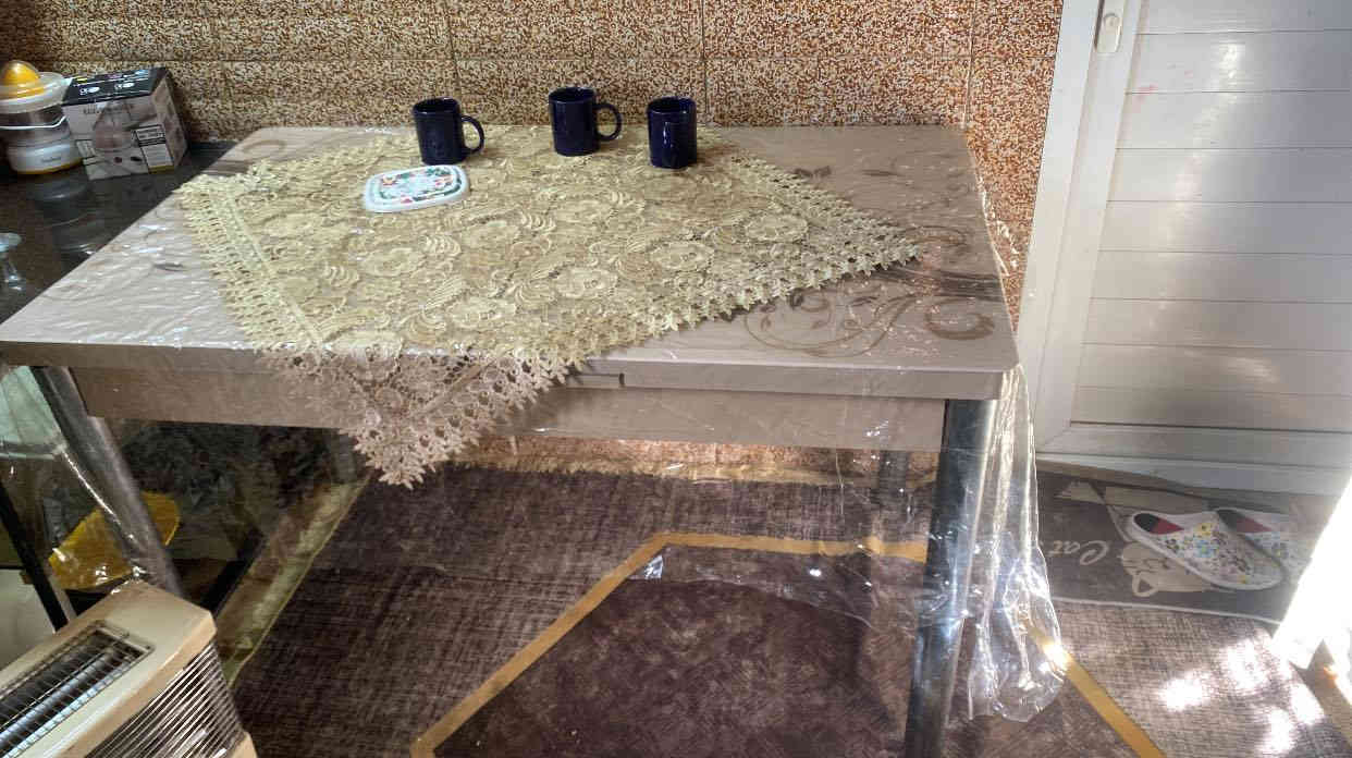 تخم ١٠ مقاعد للبيع نضافه ٩٠ بل ميه 
معرض صاج للبيع 
ميز طعام بدون كراسي جديد 
مكاني حي الجهاد ***********
