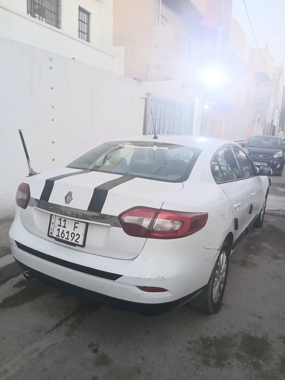 للبيع  سيارة رينو فلاونس فرنسي أصلي 2016  بدون حادث ..  أوتماتيك .. كير و محرك كورلا 1800 كعدة أستندر  .. السيارة بأسمي رقم بغداد أنكليزي تحويل ثاني يوم .. دبل بصمة رينو و كورلا تشغيل عن بعد .. دبل كامرا أمامية و خلفية .. السيارة نظيفة و كلة شغال خير من الله .. *********** .. مكان السيارة بغداد ..
