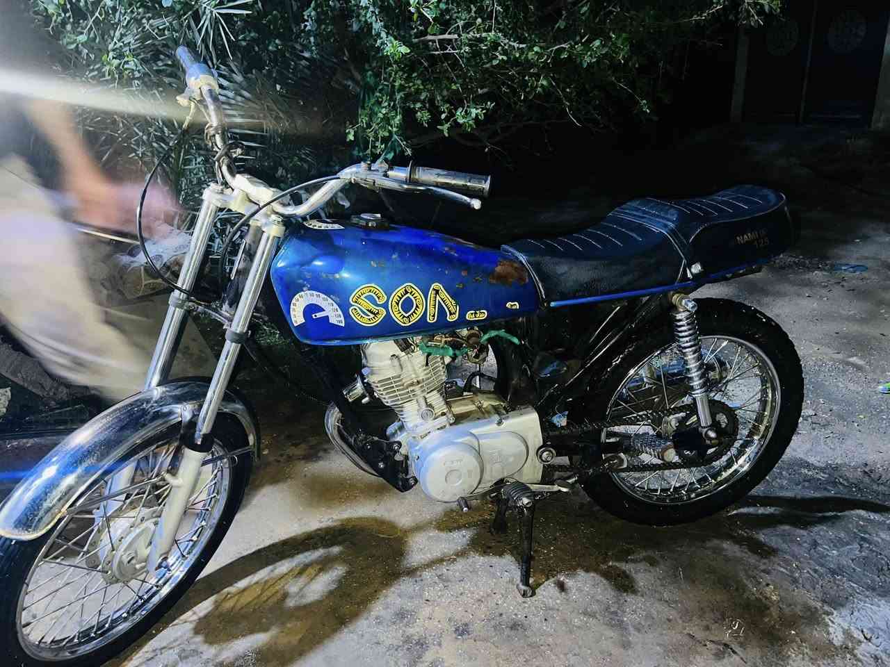 السلام عليكم
أربعه كيرارشا مديل2018

محرك مفتوح قبل فتره مجفته السعر 350وبيها مجال بسيط
سوبايه وراسطه وجاملغ وره موجودات 

***********
