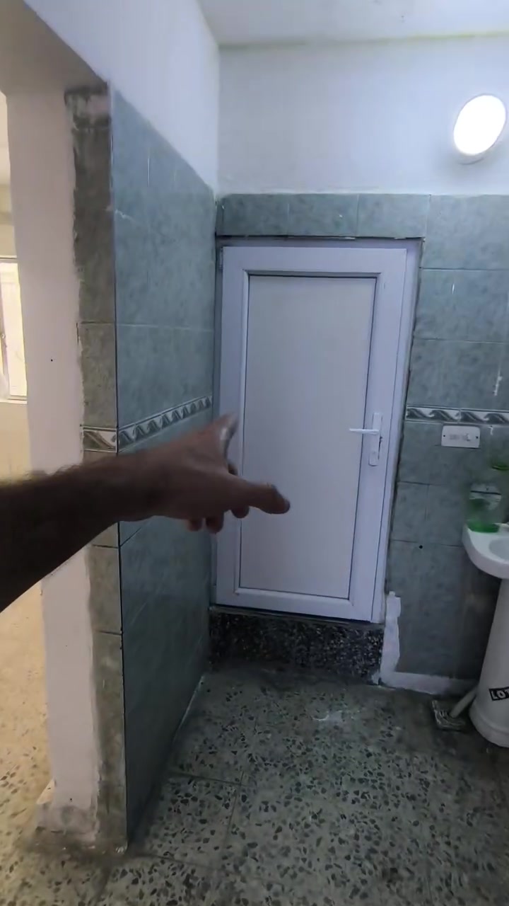 بيت تجاااااري 300 متر بالاربع شوارع للايجار ***********
