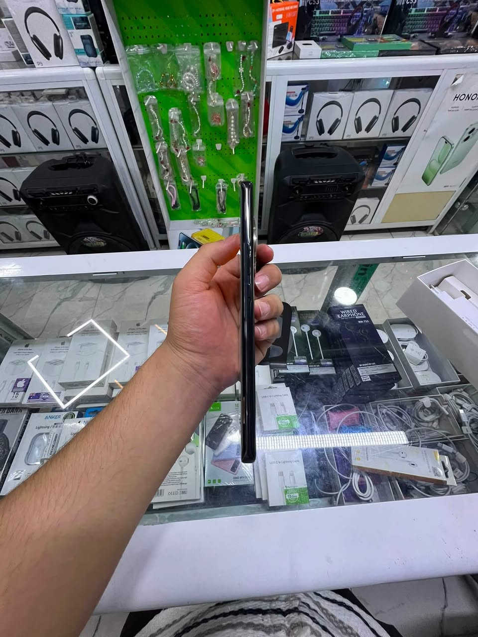 السلام عليكم للبيع جهاز هنر اكس9بي. ذاكره256رام 12جهاز نضيف غراضو كامله كارتون كيبل اصلي راسيه اصليه بس مال غير جهاز السعر265الف وبي مجال حك جيتك العنوان موصل 17تموز***********
