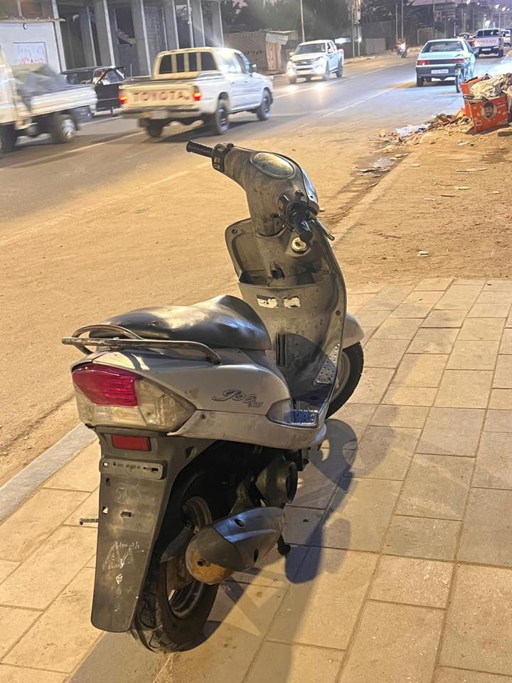 سلام وعليكم دراجه ماكس قجمه للبيع اشارة سلف هندر دبلات كلشي بيه شغال مناقصه شي بس خرز امامي مامفتوحه بس ولفات فقط الرقم ***********وتساب

السعر650وبيه مجال
