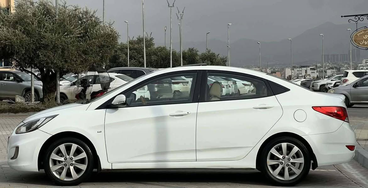 هۆندای ئەکسێنت ٢٠١٣
مواسەفات خلیجی ناو زەرد
مەکینە ١٦
گێڕ ئۆتۆماتیک و عادی
١٠٧هەزار  کیلۆمەتر ڕۆشتووە
بە شەرتی گێڕ و مەکینە
******************
فوول مواسەفات
سلایت
سوکان ڤۆلیۆم
٥ کەلە و ٥ ویل کەپ
سپی بەفری
بێ بۆیاخ 
ساردێکی بچووکی هەیە
تەحویل و غەرامە بە شەرت
هیچ مەسرەفێکی تێدانیە
شوێن سلێمانی
***********
