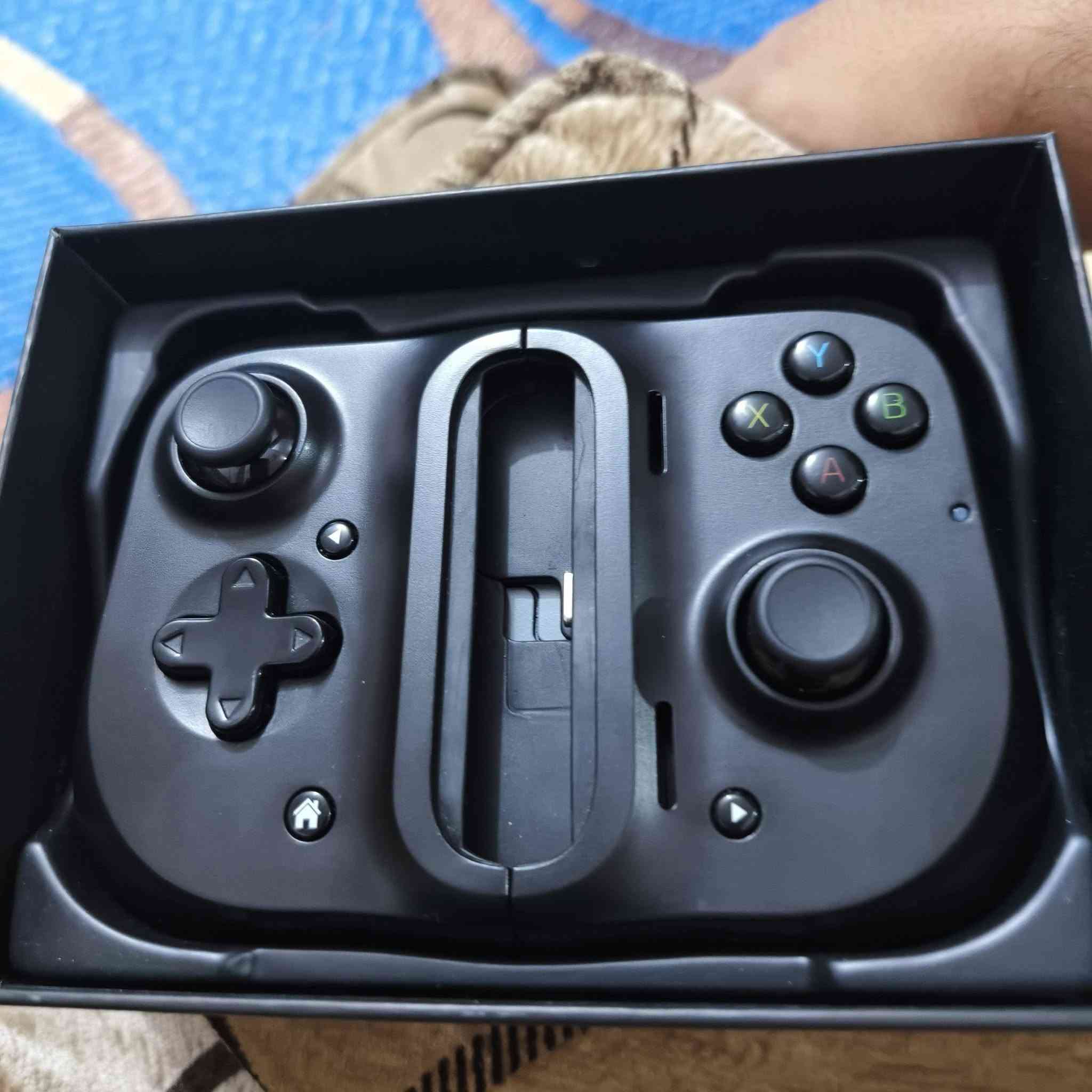 السلام عليكم ورحمة الله وبركاتة 
اخواني الاعزاء 
razer kishi v1 for phones للبيع
تدعم التايب سي يعني انسه شي اسمه لاك تشتغل على كل موبايلات الاندرويد طالما يدعم type c 
السعر 65 الف و بيه مجال 
رقم الهاتف *********** 
العنوان النجف الاشرف حي المكرمة شارع المزرعة

