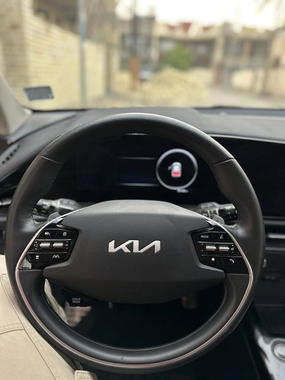 السلام عليكم 
كيا نيرو هايبرد موديل ٢٠٢٢ (شكل الجديد)
السيارة حادثها موضح بالصور جاملغ وبنيد ومصلح نفسة بدون تبديل 
السيارة وارد كوري 
ايرباك ستيرن ومصلح راجع سستم 
السيارة حلوة وجاهزة 
السيارة فول مواصفات للاخير ومواصفاتها موضحة بالصور 
السعر  163$  
ترهم مراوس كذلك 
‎*********** هذا رقمي للي يحب يتواصل وياية
