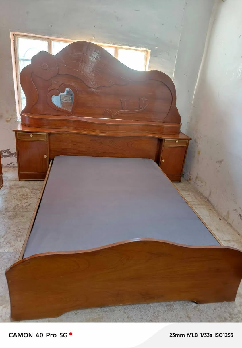 السلام عليكم غرفه حطاطه نضيفه كلش اي ضرر مابيه جاهزه الشراي ينتصل ويدلل ***********
ابيع وشتري وراوس اي غراق اشتريهن +اكو توصيل
