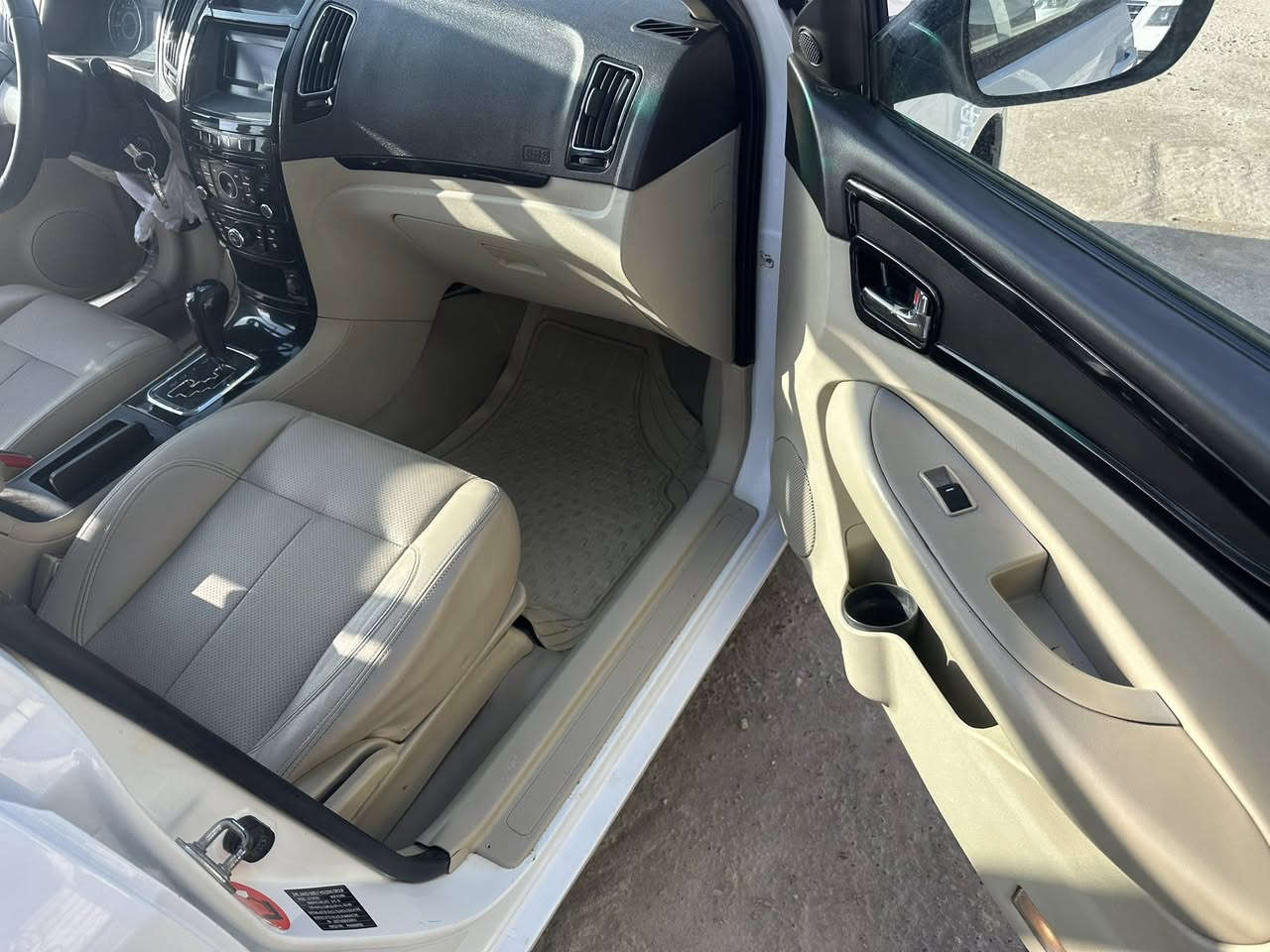 سلام عليكم جيلي موبل 2016 
السياره جديده كلش كفاله عامه ضربه صبغ تبديل بارد خياس جراد كلها كفاله 
مكينه كير حداديه تبريد تخم تاير شرط كله بلاد 
رقم بغداد سنويه 27
مكاني الديوانية 
***********
