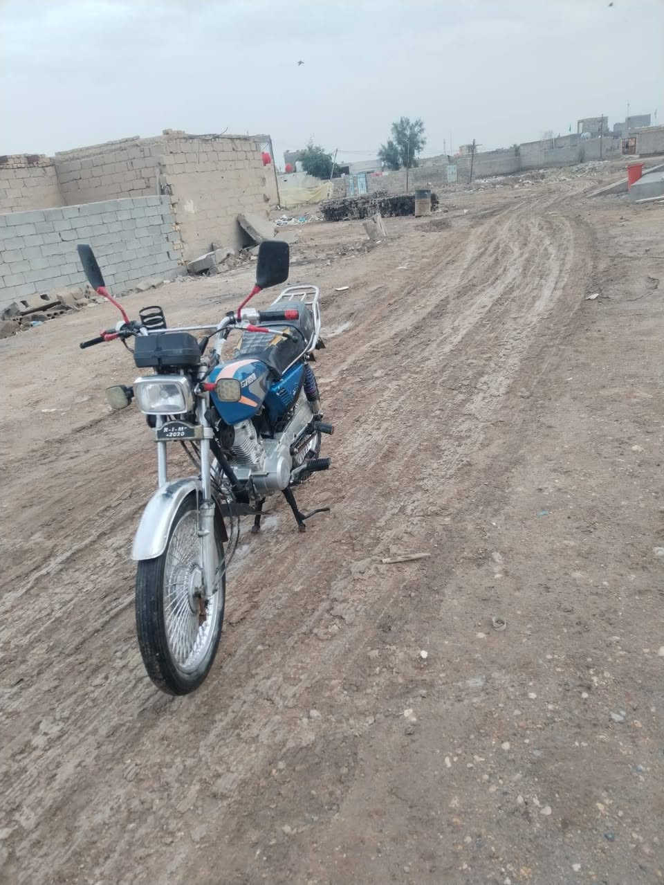 سلام عليكم دراجه نامه للبيع موديل 20 اوراق المكان قضاءالرفاعي الاتصال والاستفسار  على الارقم ***********
