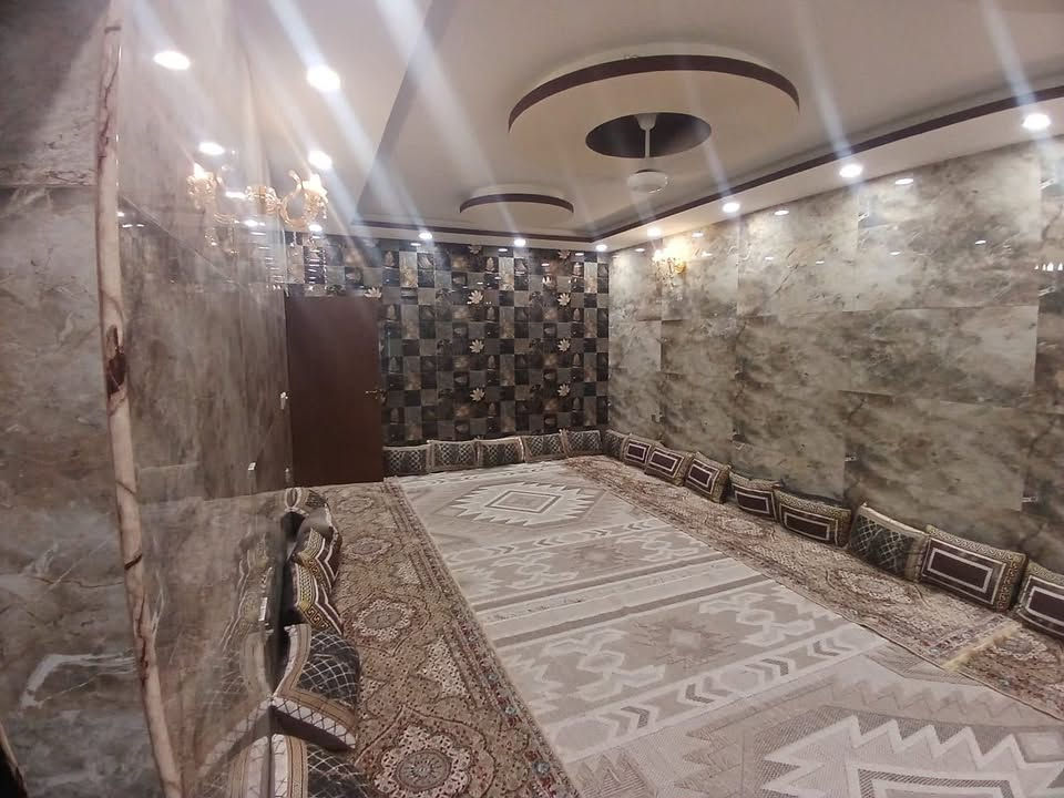 سلام عليكم   تم عرض. عدن البيت البيع مساحه 300  موقع مجمع الأميرات.القديم  مرحله اول. قطاع ثامن   بناه نضيف  بيه اضفات   من احدث  مواد بناء من افضل كادر بناء 
:مبدله رضيه بورسلين  
: 2  إضافه غرفه  طابق ثاني. أربع 
:3 كراج كاشي. من احدث معامل في نجف 
:4اضافه مطبخ حار وبارد 
:5صاله عدد 3
:6 مجمع صحيات جداد  مميز 
:7تسيس  كهرباء جديد 
:8 اهم شي بناء مال جناي واليس بياع شره 
:9بيت  بعد بناء صارله سنه  من مسكون 
:10 الاستفسار  على رقم :***********
:11الاستفسار  على واتساب فقط   سعر على @واتساب وشكرآ جزيلا
