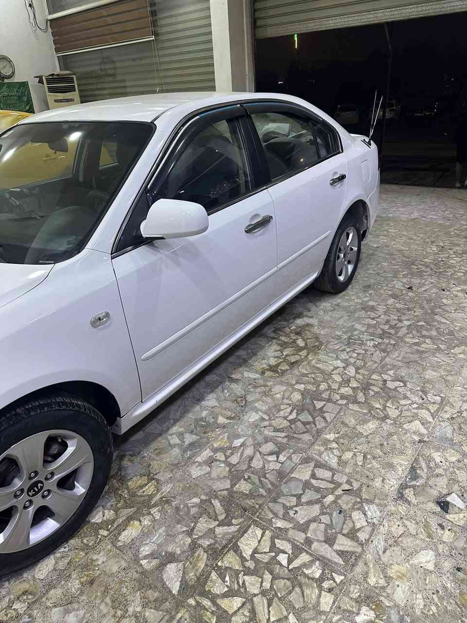 اوبتما 2009 مصبوغه عام 
سعره 88 ورقه 
سياره جاهزه من كلشي
***********
