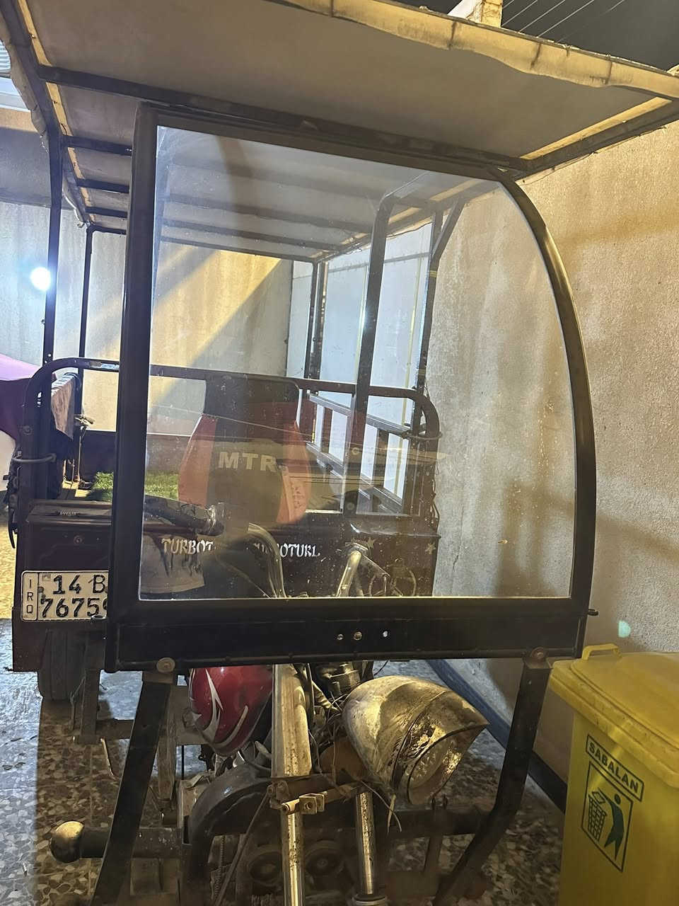 جامه للبيع جديده بعدهه  وياه ماطور وماسحات شغالات سعر 50 عنوان بصره ***********
