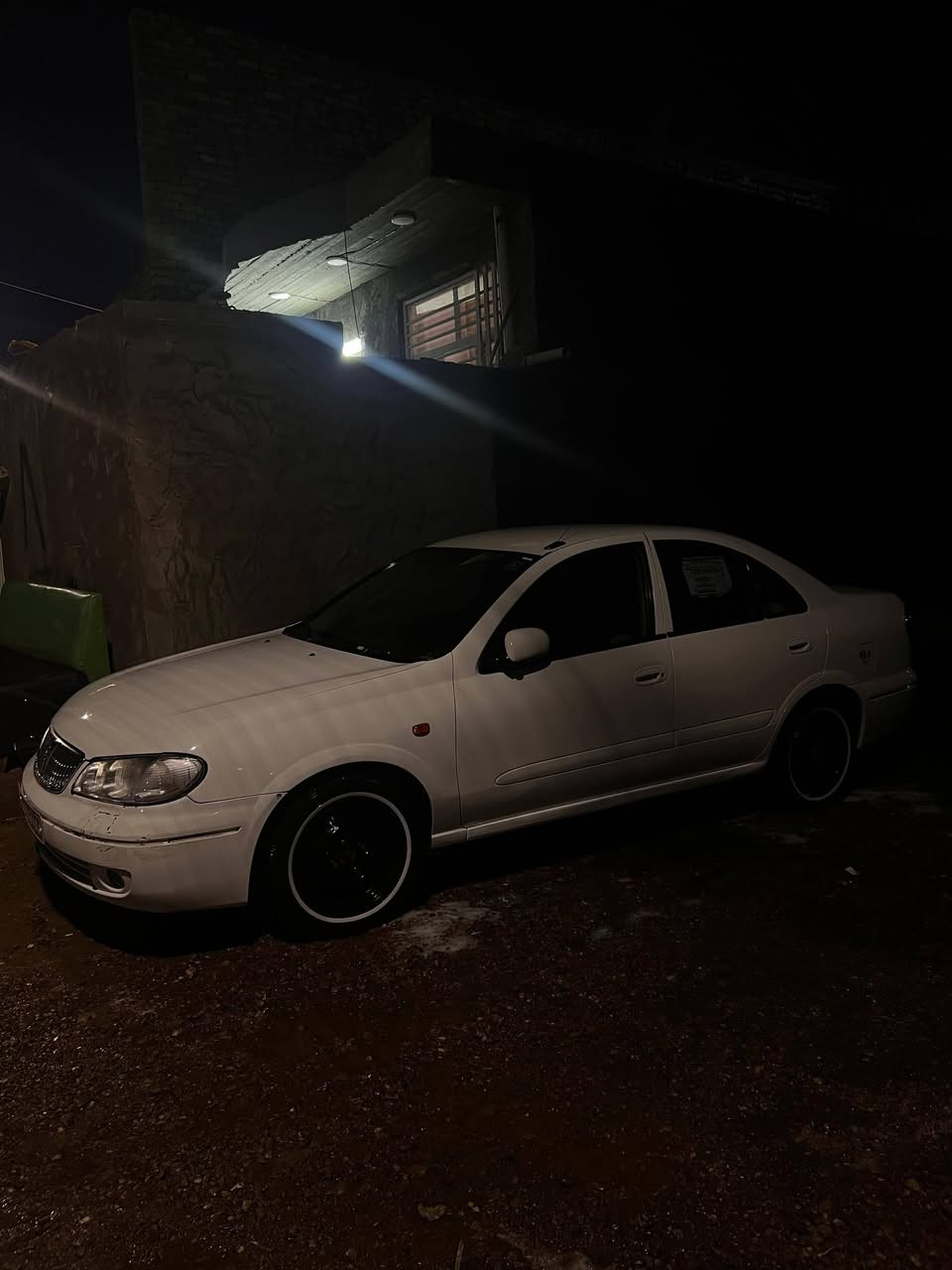 السلام عليكم 
سيارة نيسان سني موديل ٢٠٠٤ مصبوغ احزام جمالية الاتصال والاستفسار. مكاني بغداد  ***********
