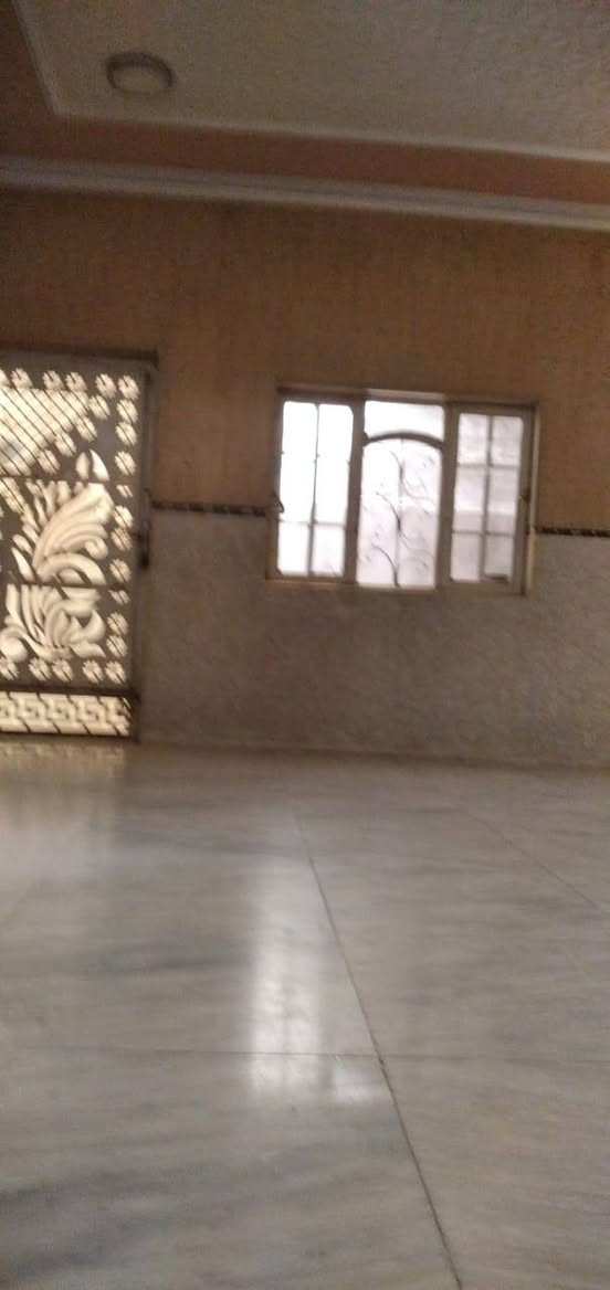 دار للبيع
طابو صرف طابقين
شارع 30 خلف حسينية البتول وقرب شارع 80
الطابق الاول
غرفتين نوم واستقبال وكلدور مع محل وصحيات
الطابق الثاني
غرفتين نوم وكلدور
الطابق الاول الارضية مرمر والجدران تغليف اشرطة وفلين
المساحة الدار200م
رقم الموبايل
***********
***********
