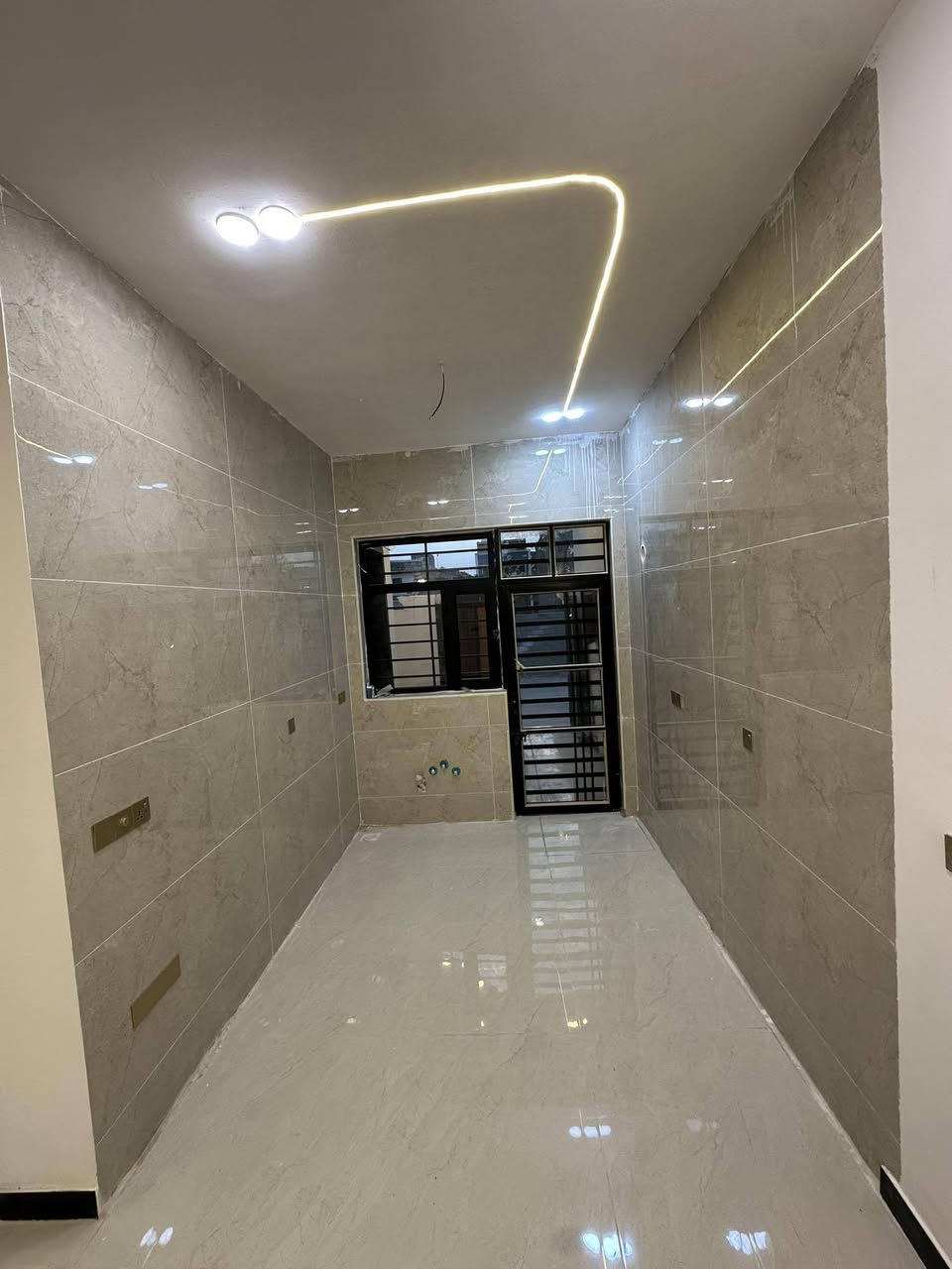 بسم الله ماشاءالله
🏠#دار_للبيع   100متر واجهيه 6،25متر نزال 16متر
  طابقين   بناء حديث وتصميم متكامل ✨️
يحتوي البيت. ع[4غرف نوم -استقبال -صحيات عدد 2- صالة- ومطبخ] البيت شغل درجة اولى 
مع الخدمات[ماي-كهرباء-تبليط]✨️
🔴ملاحضه البيت جاهز للسكن 🔑
⬅️نوع العقار  طابو زراعي سند 25 اقرار محكمه 
⬅️العنوان #بغداد_الدوره_البوعيثه   
       مجمع السلطان الاول 
🔴للاستفسار  خاص او الاتصال ع  الرقم 
☎️***********
☎️***********
